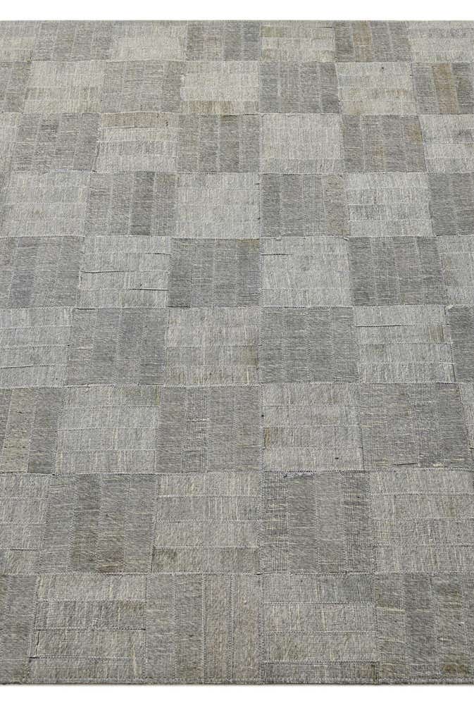 4' 2 x 6' 5 Cowhide Rug