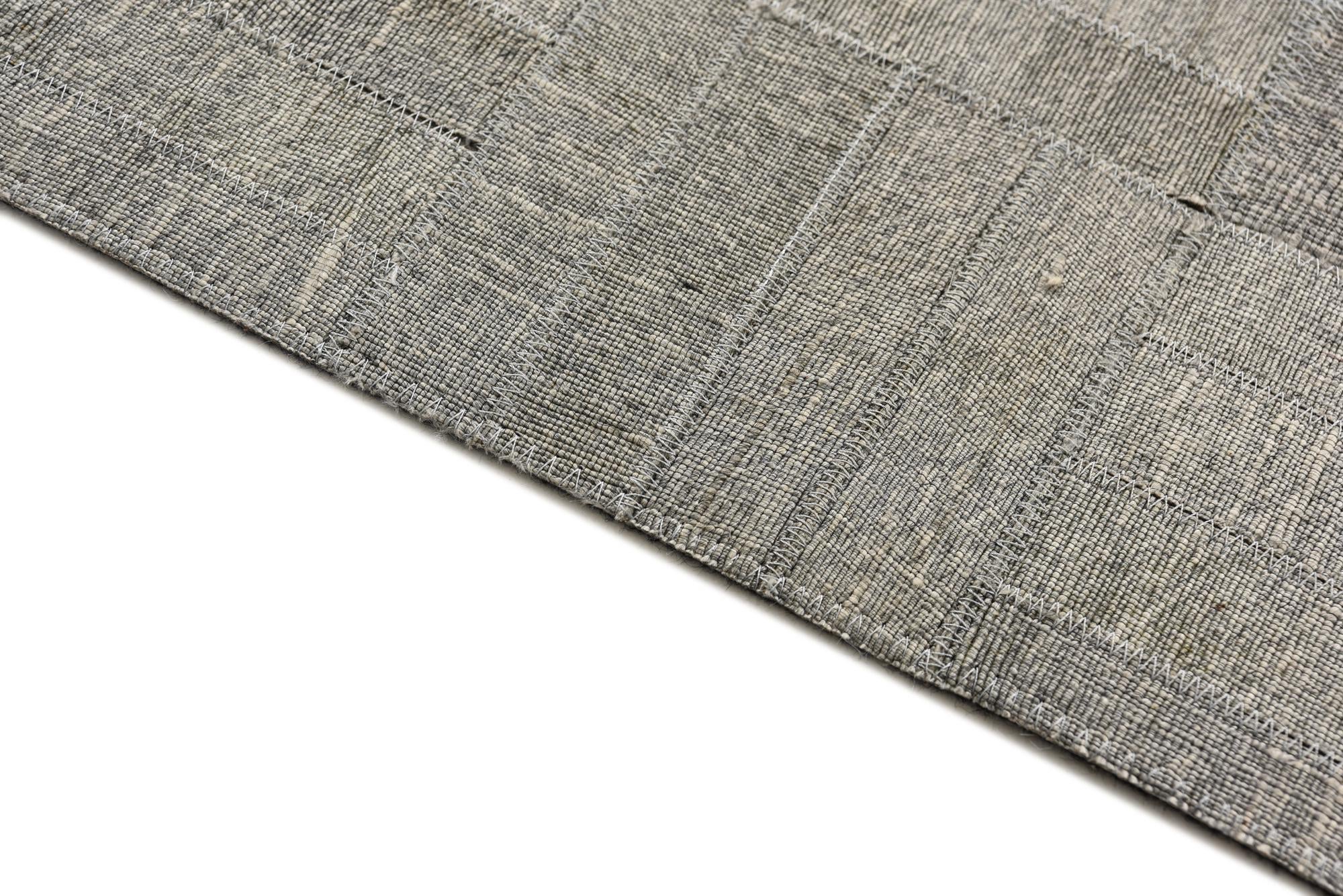 4' 2 x 6' 5 Cowhide Rug