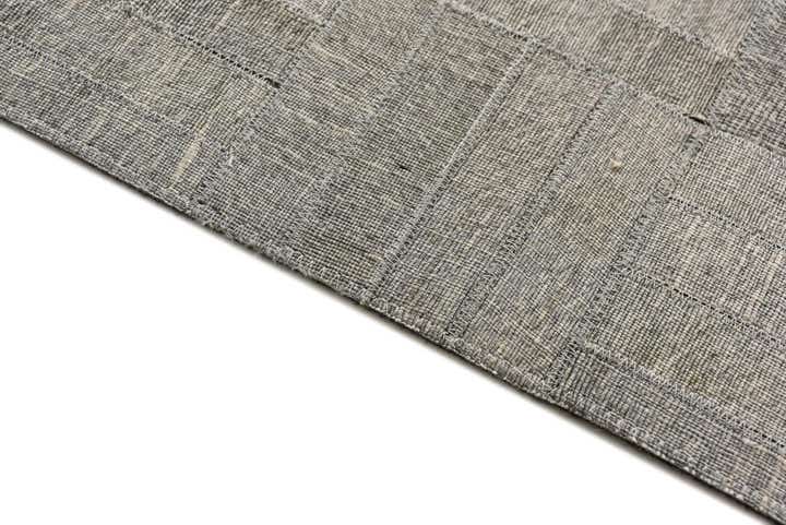 4' 2 x 6' 5 Cowhide Rug