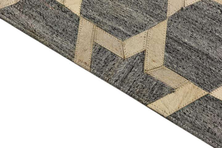 5' x 7' 9 Cowhide Rug