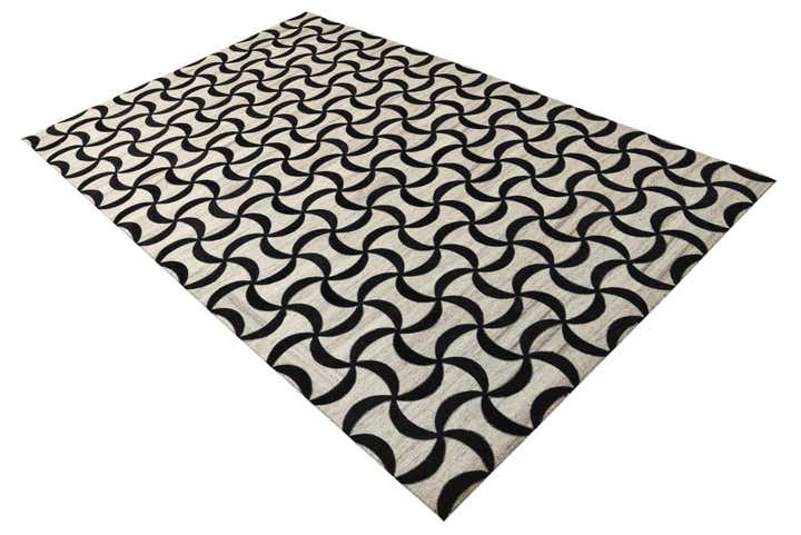 5' x 7' 9 Cowhide Rug