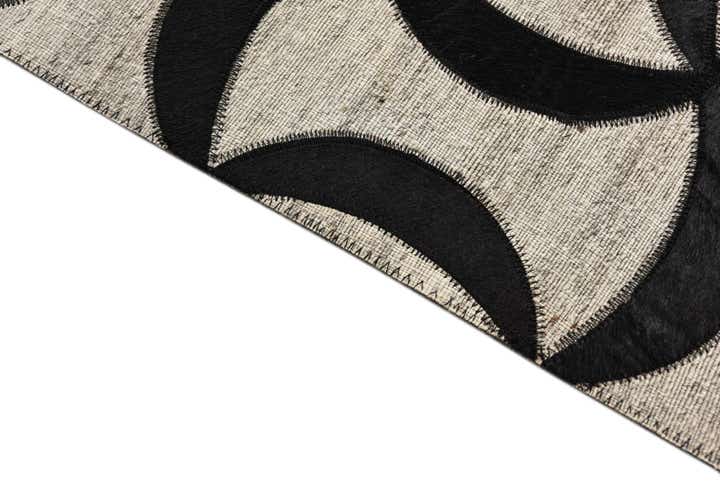 5' x 7' 9 Cowhide Rug