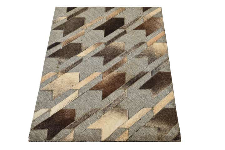 2' 1 x 3' 1 Cowhide Rug