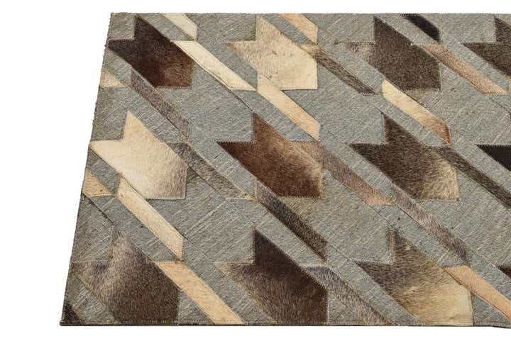 2' 1 x 3' 1 Cowhide Rug