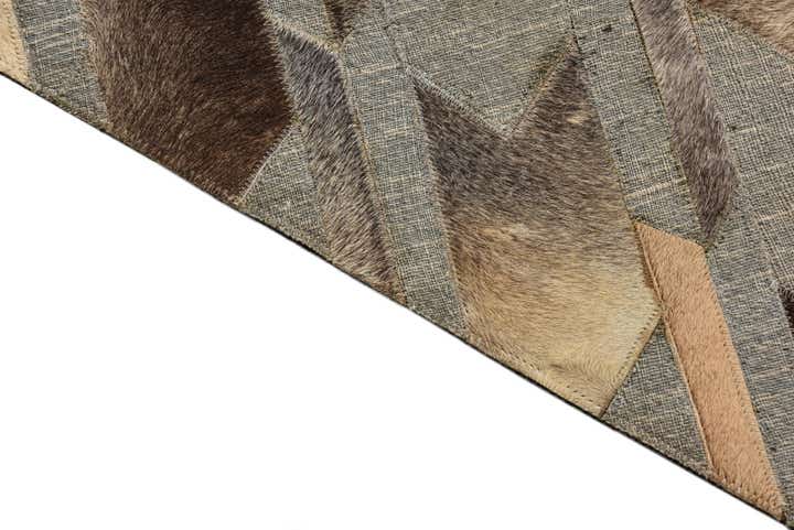 2' 1 x 3' 1 Cowhide Rug