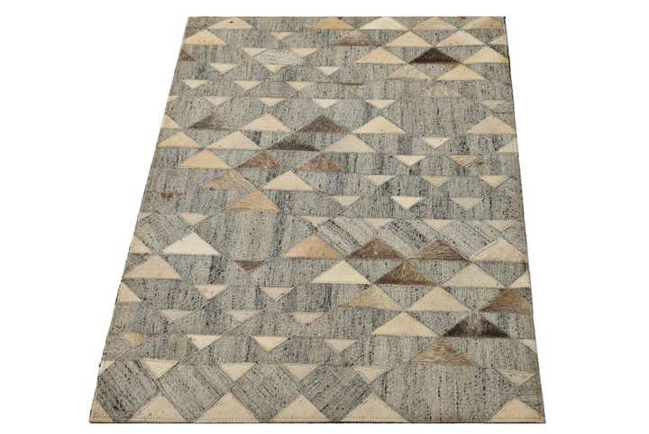 2' 2 x 3' 1 Cowhide Rug