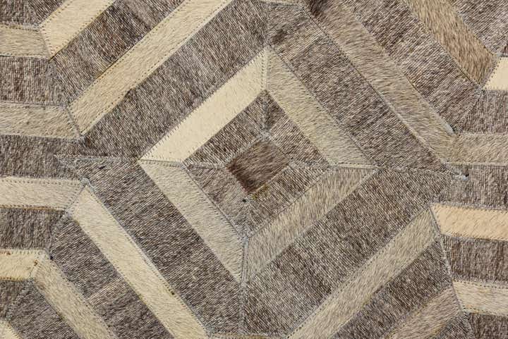 2' 1 x 3' 1 Cowhide Rug