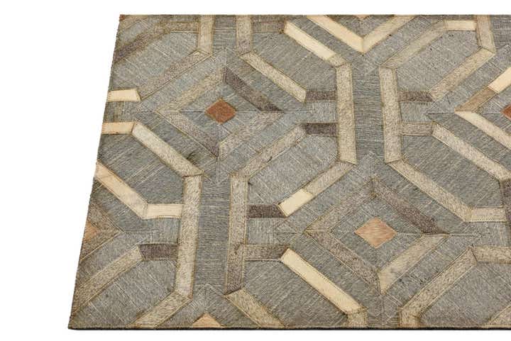 2' 3 x 3' 1 Cowhide Rug