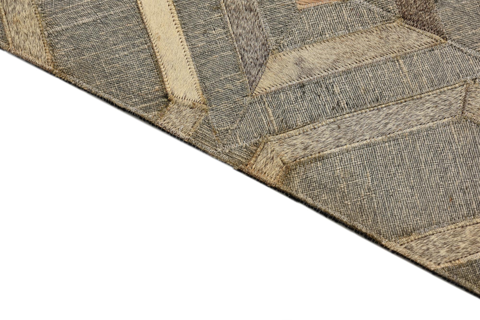 2' 3 x 3' 1 Cowhide Rug