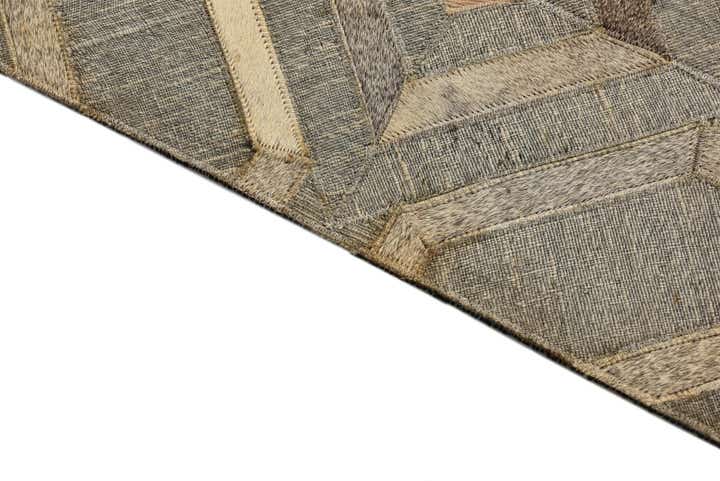 2' 3 x 3' 1 Cowhide Rug