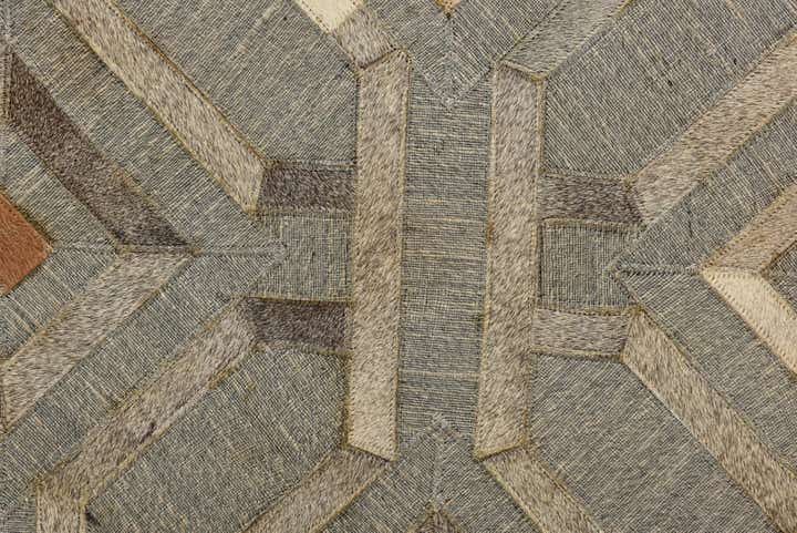 2' 3 x 3' 1 Cowhide Rug