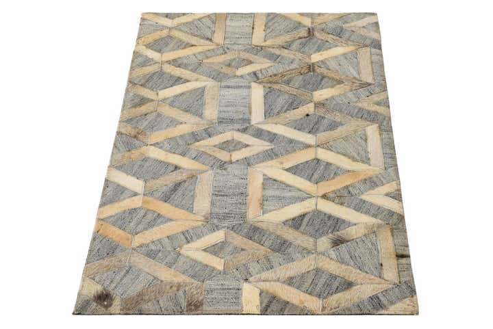 2' 2 x 3' 2 Cowhide Rug