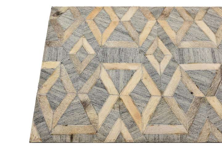 2' 2 x 3' 2 Cowhide Rug
