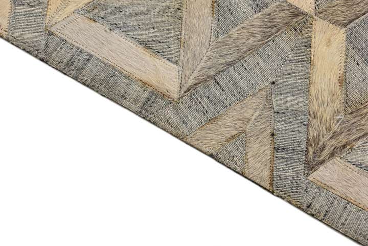 2' 2 x 3' 2 Cowhide Rug