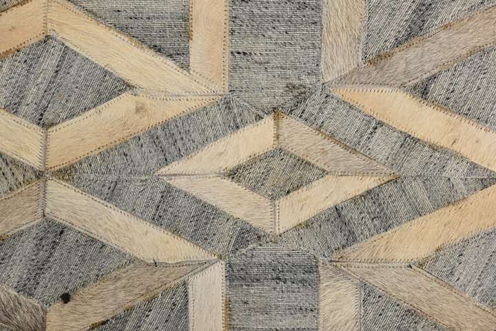2' 2 x 3' 2 Cowhide Rug