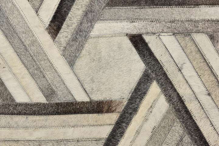 5' 1 x 8' Cowhide Rug