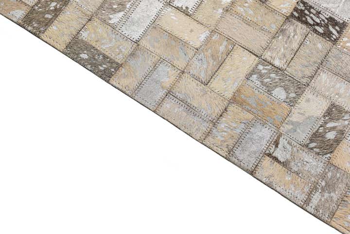 4' 9 x 6' 6 Cowhide Rug