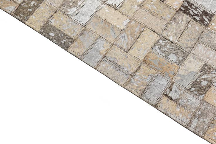 Detail image of 4' 9 x 6' 6 Cowhide Rug