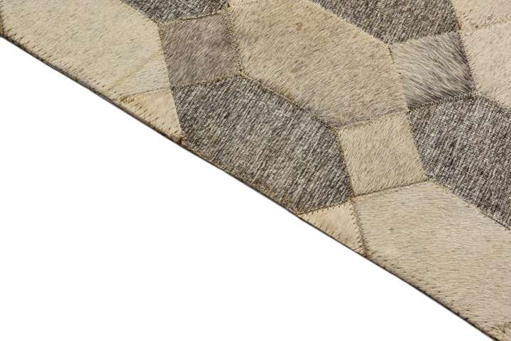 5' 5 x 7' 9 Cowhide Rug