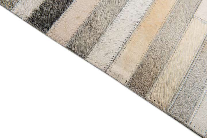 5' 1 x 8' Cowhide Stocks Rug