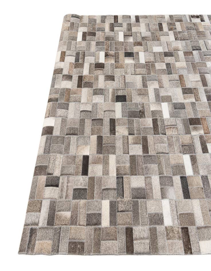 Detail image of 5' x 7' 10 Cowhide Stocks Rug