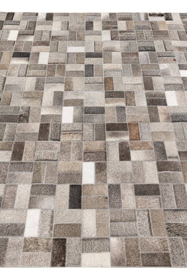 Detail image of 5' x 7' 10 Cowhide Stocks Rug