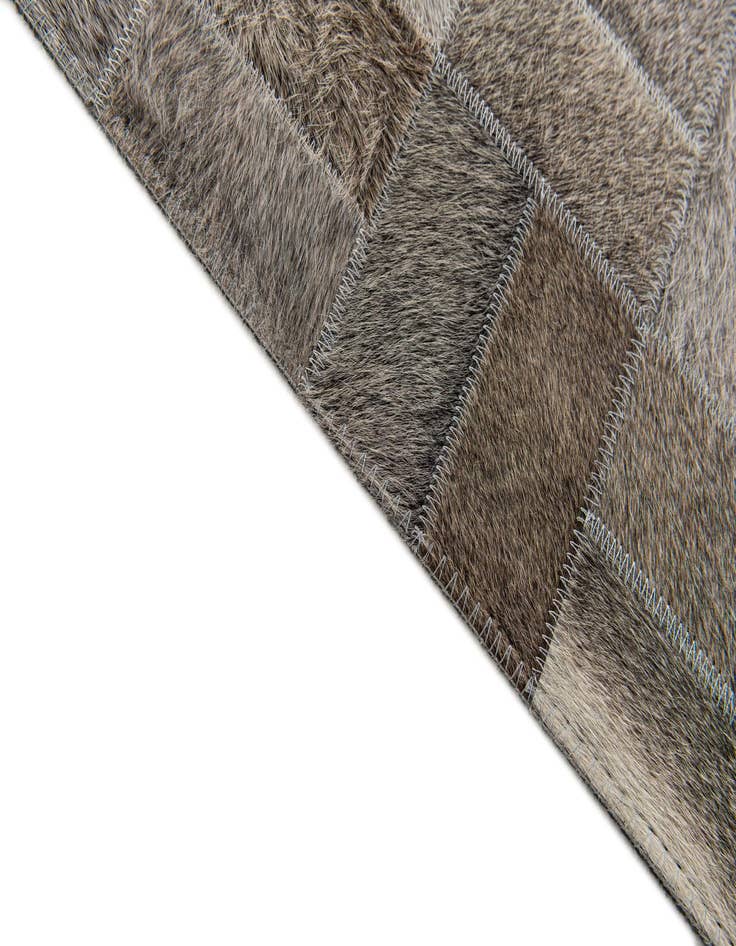 Detail image of 5' x 7' 10 Cowhide Stocks Rug