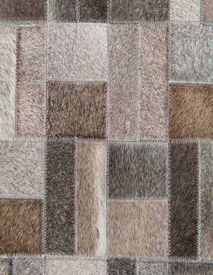 Detail image of 5' x 7' 10 Cowhide Stocks Rug