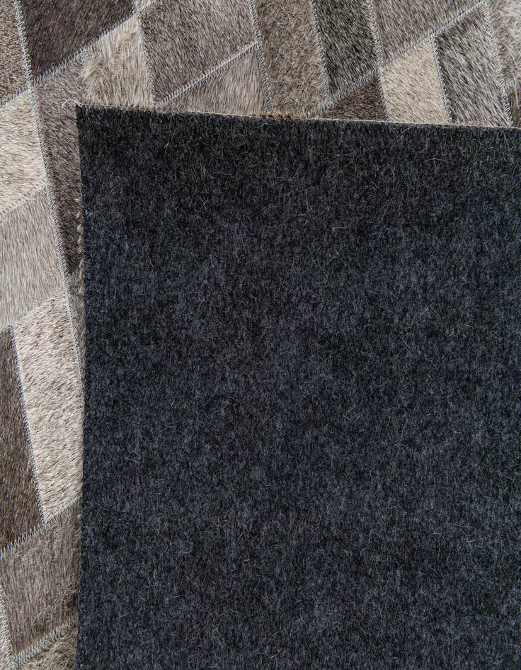 Detail image of 5' x 7' 10 Cowhide Stocks Rug