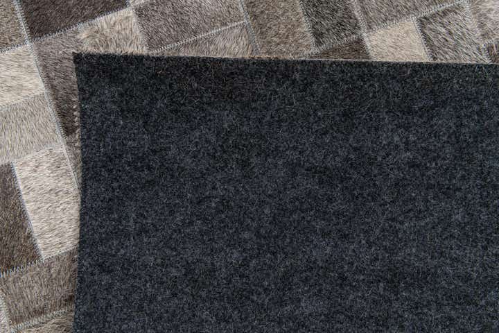 5' x 7' 10 Cowhide Stocks Rug