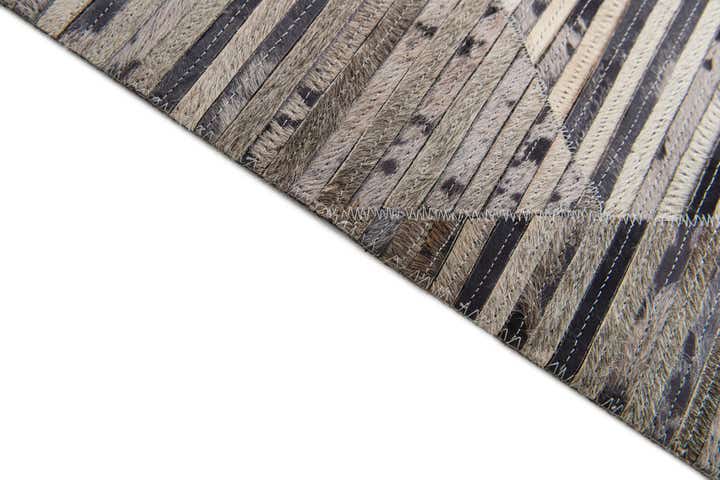 5' x 8' 1 Cowhide Stocks Rug