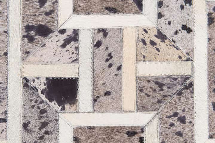 4' 11 x 8' Cowhide Stocks Rug