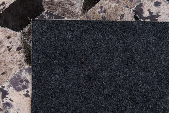 5' 1 x 8' Cowhide Stocks Rug