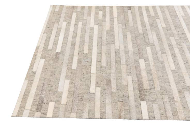 Detail image of 4' 1 x 6' 1 Cowhide Stocks Rug