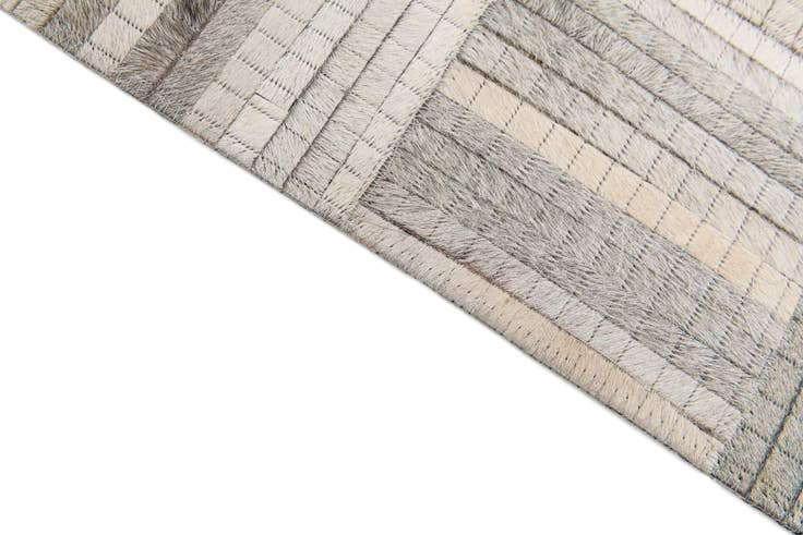 Detail image of 4' 1 x 6' 1 Cowhide Stocks Rug