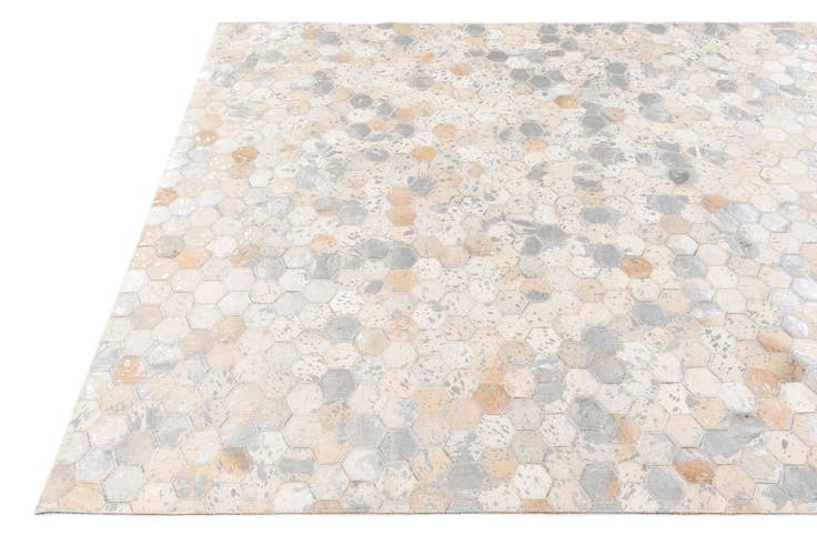 Detail image of 4' 1 x 6' 1 Cowhide Stocks Rug