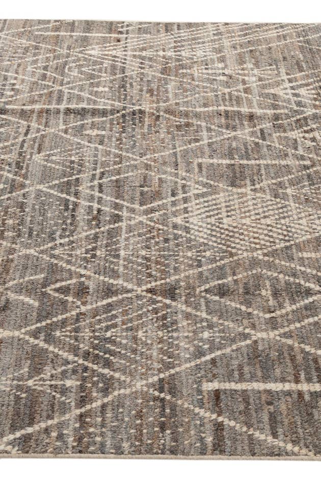 Detail image of 6' 10 x 9' 10 Hand Knotted Darya Wool Rug