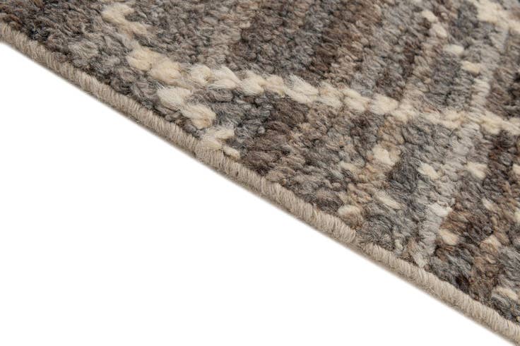 Detail image of 6' 10 x 9' 10 Hand Knotted Darya Wool Rug