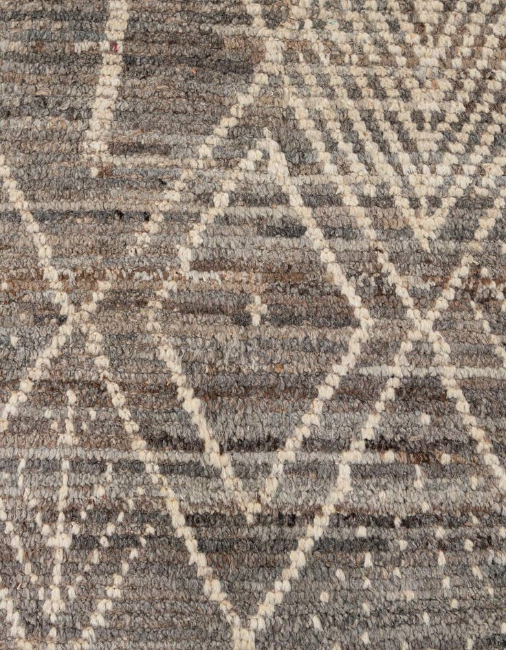 Detail image of 6' 10 x 9' 10  Hand Knotted Darya Wool Rug
