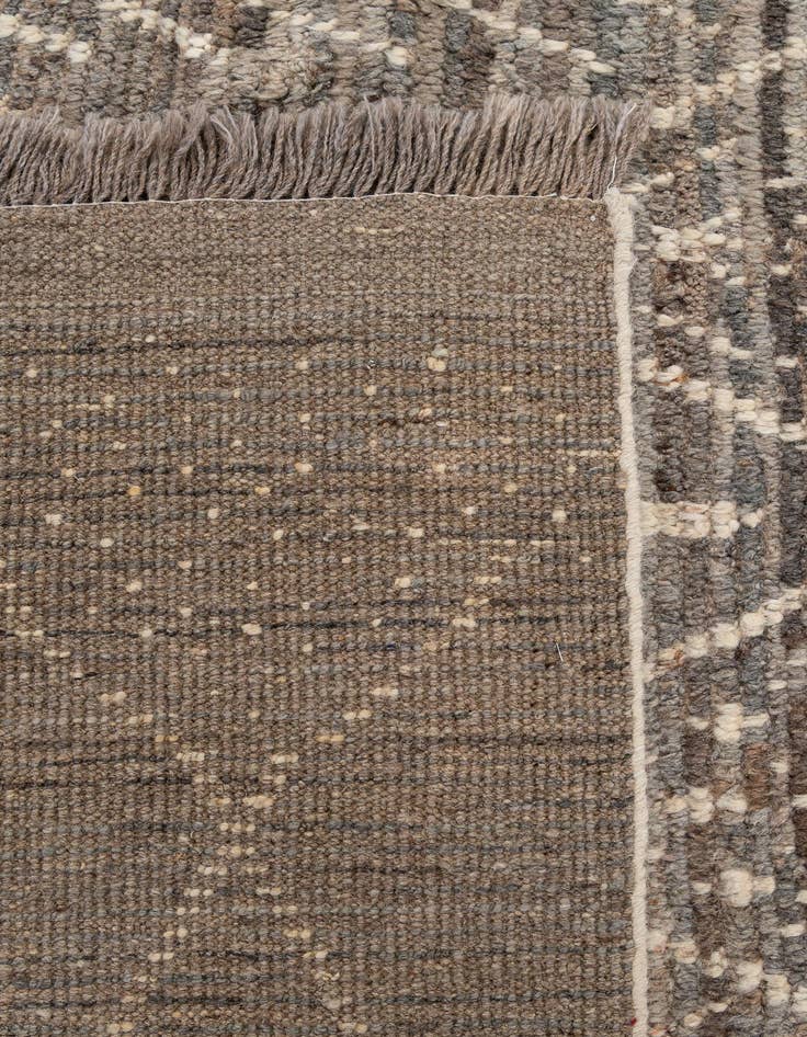Detail image of 6' 10 x 9' 10  Hand Knotted Darya Wool Rug