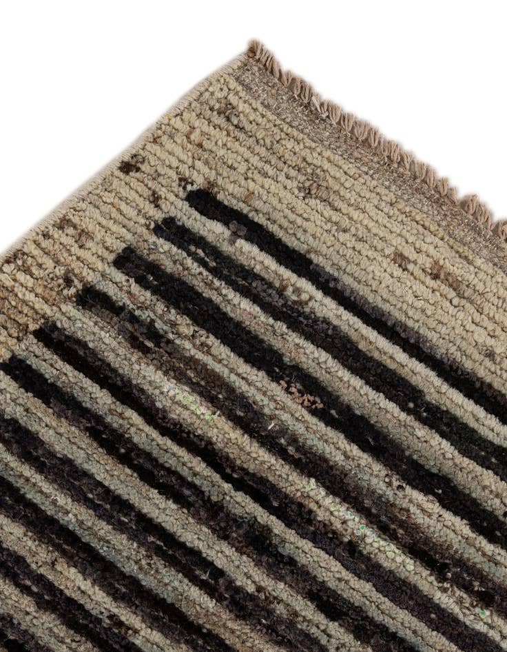 Detail image of 8' 2 x 9' 11  Hand Knotted Darya Wool Rug