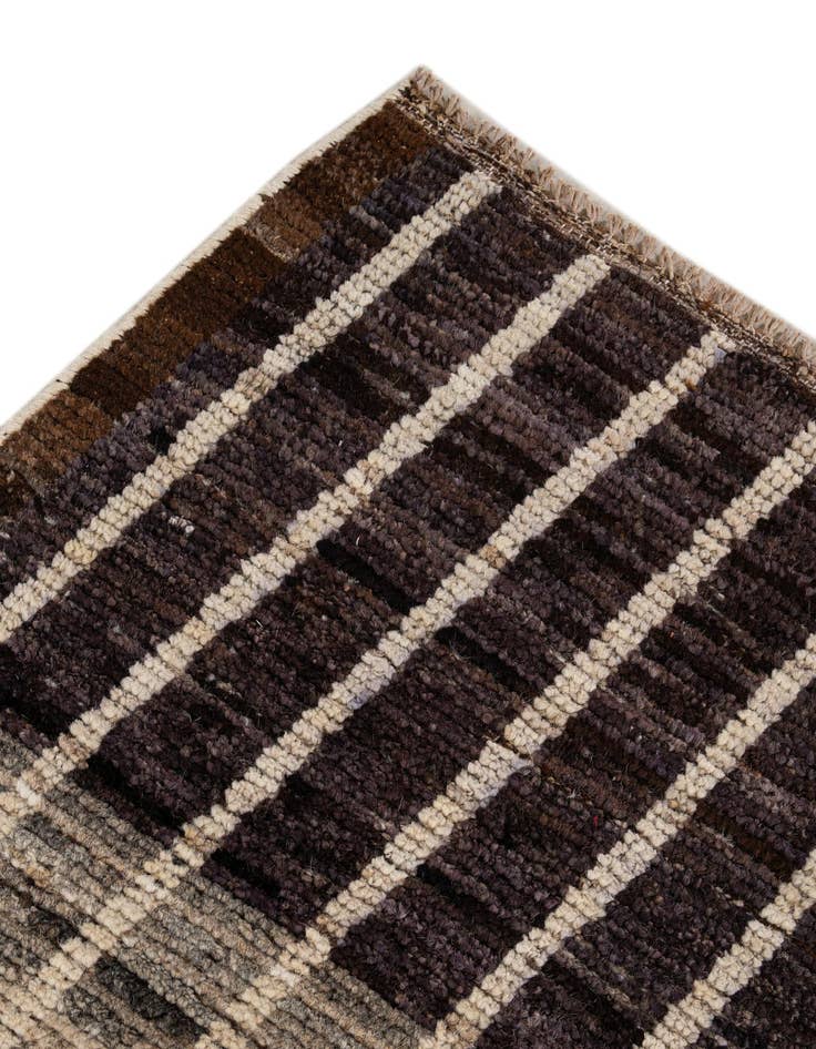 Detail image of 8' 2 x 10' 3  Hand Knotted Darya Wool Rug