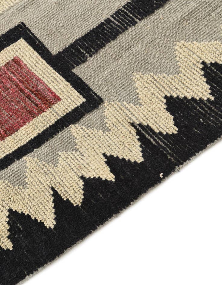 Detail image of 7' 10 x 10' 10  Hand Knotted Darya Wool Rug