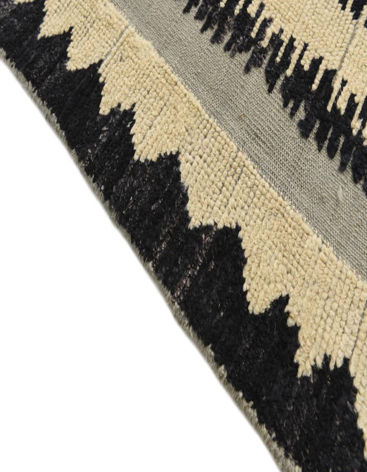 Detail image of 8' x 10' 6 Hand Knotted Darya Wool Rug