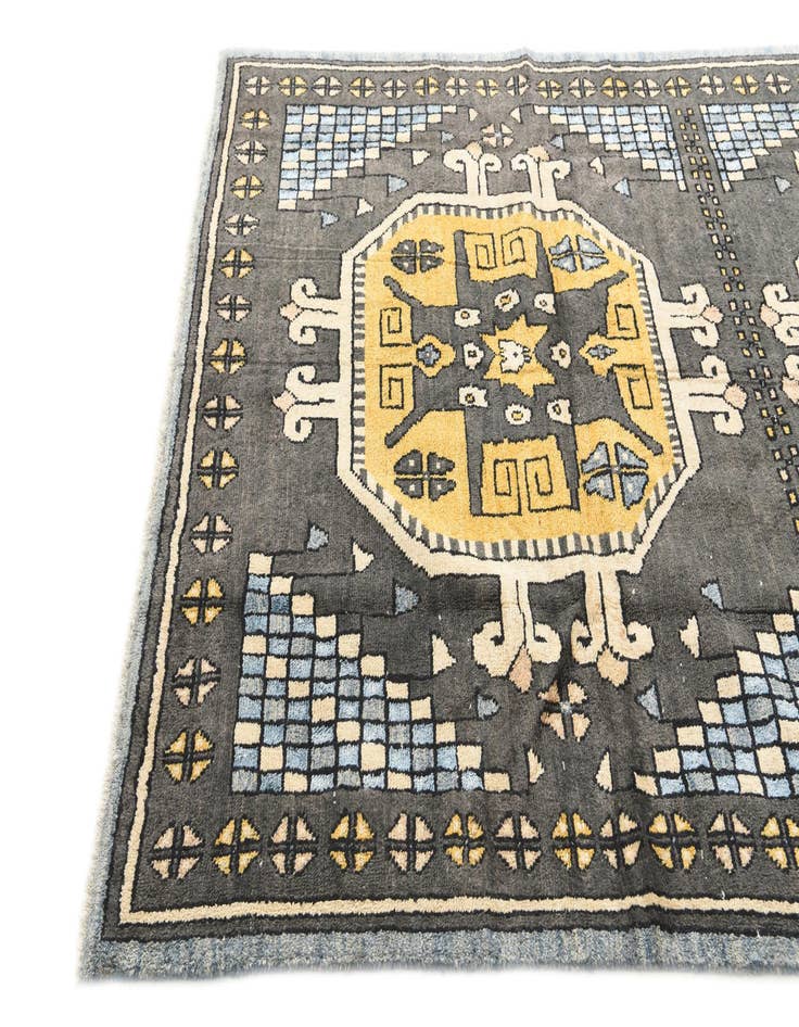 Detail image of 6' 7 x 9' 10  Hand Knotted Darya Rug