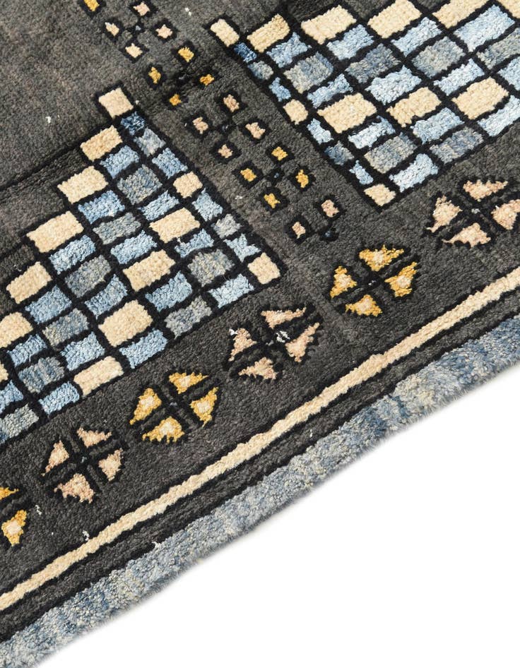 Detail image of 6' 7 x 9' 10  Hand Knotted Darya Rug