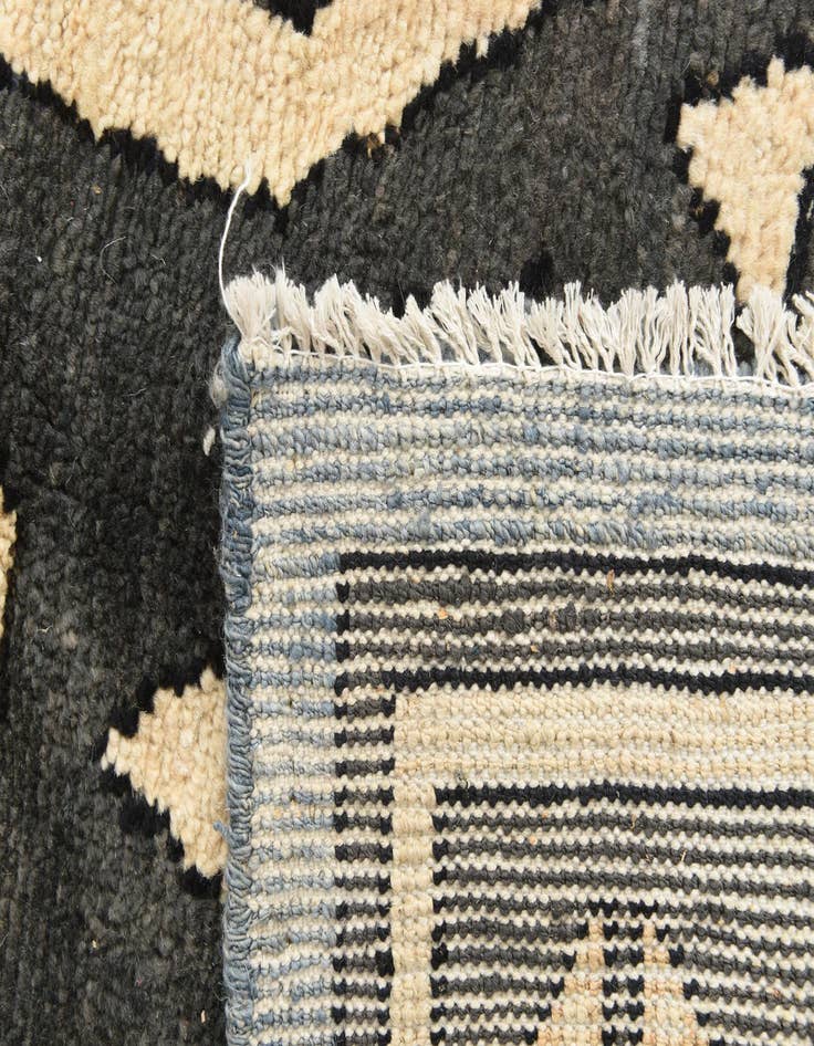 Detail image of 6' 7 x 9' 10  Hand Knotted Darya Rug