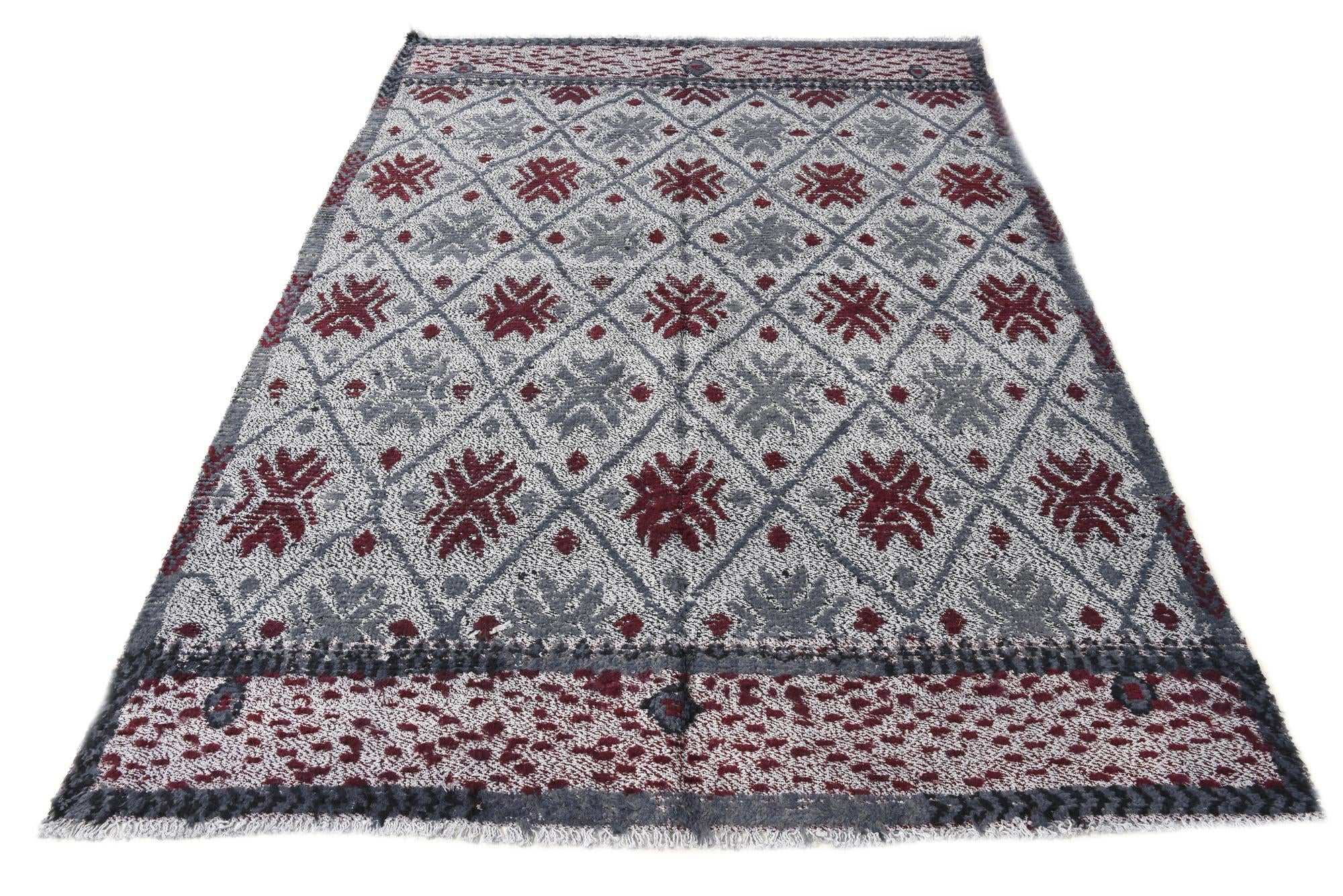 5' 6 x 8' Hand Knotted Darya Wool Rug
