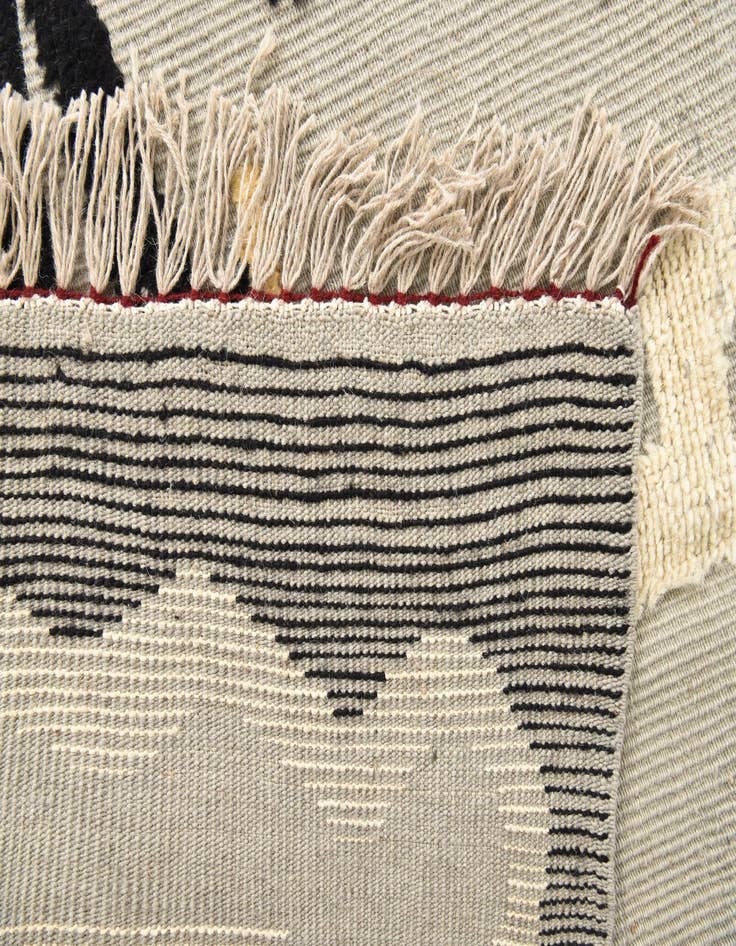Detail image of 8' 10 x 10' 8  Hand Knotted Darya Wool Rug