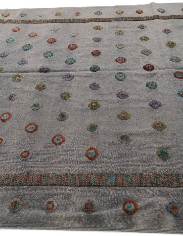 Detail image of 6' 10 x 9' 7  Hand Knotted Darya Wool Rug